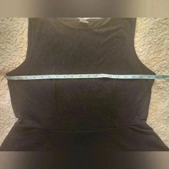 Elle Black Sleeveless Tank Top with Peplum Ruffle - Picture 4 of 12